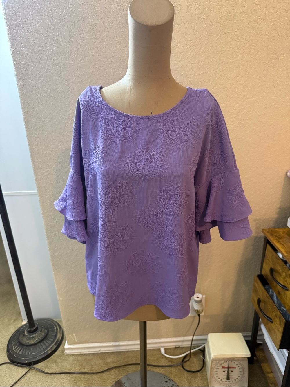 Women’s Liz Claiborne purple flutter sleeve blouse